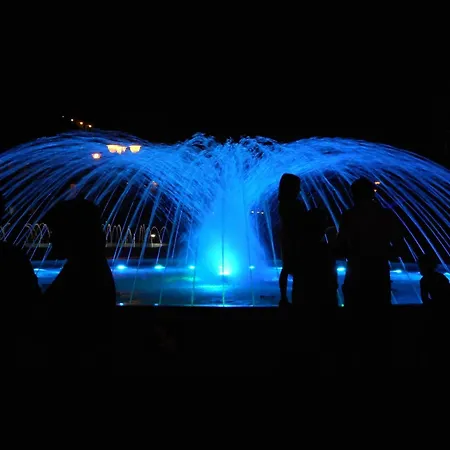 Апартаменты Charming Coastal In