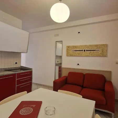 Charming Coastal In Apartment *